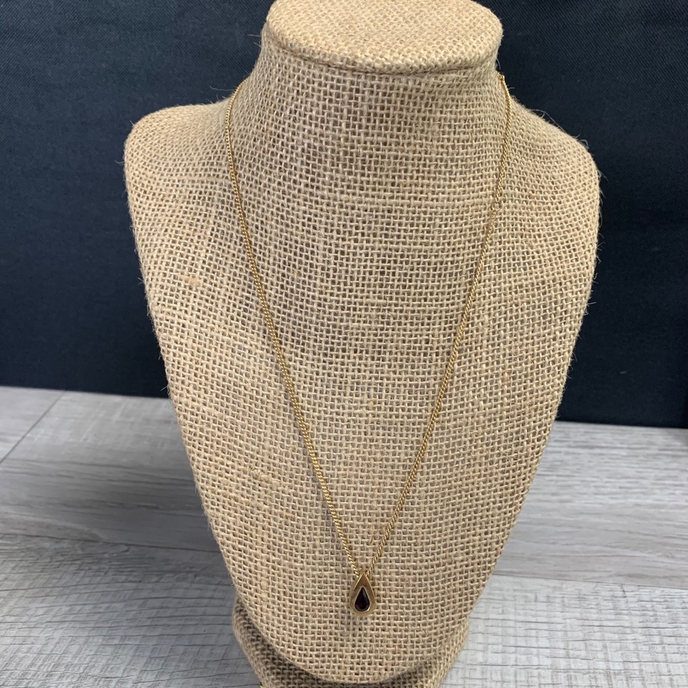 Avon Vintage Gold Tone Teardrop Necklace Garnet Red Faux Gemstone 18 Inch Chain